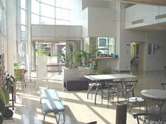 三条市勤労青少年ホームロビー（みんなの居場所）